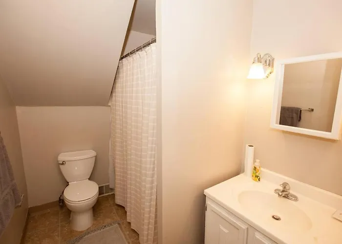 Hip & Cozy To Explore The Or Catch A Game Apartment *