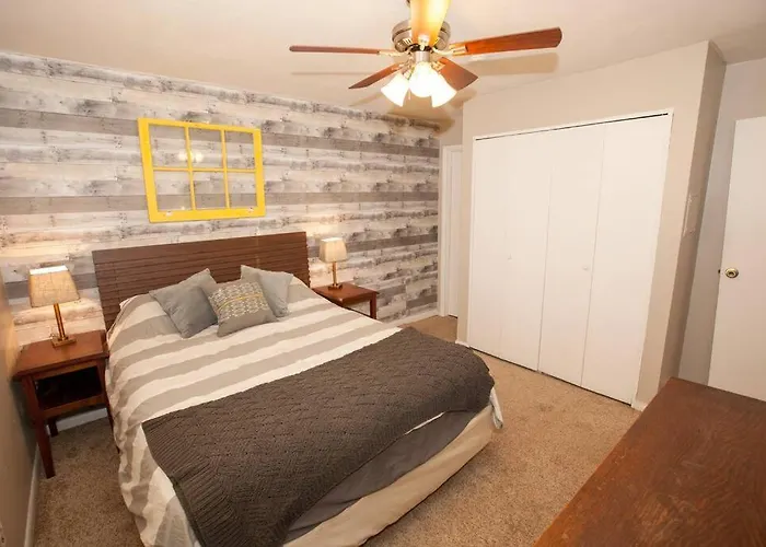 Apartment Hip & Cozy To Explore The Or Catch A Game Pittsburgh