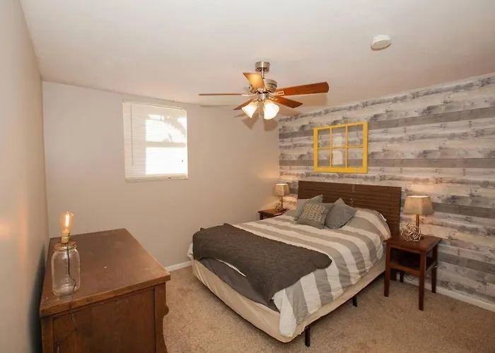 Apartment Hip & Cozy To Explore The Or Catch A Game Pittsburgh