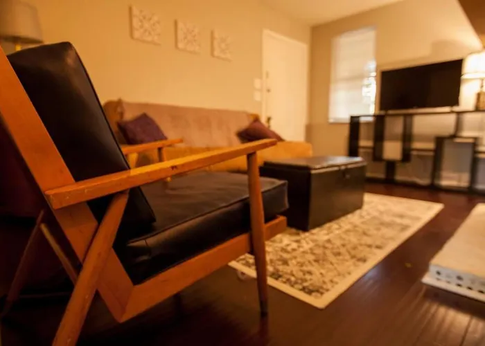 Hip & Cozy To Explore The Or Catch A Game Apartment